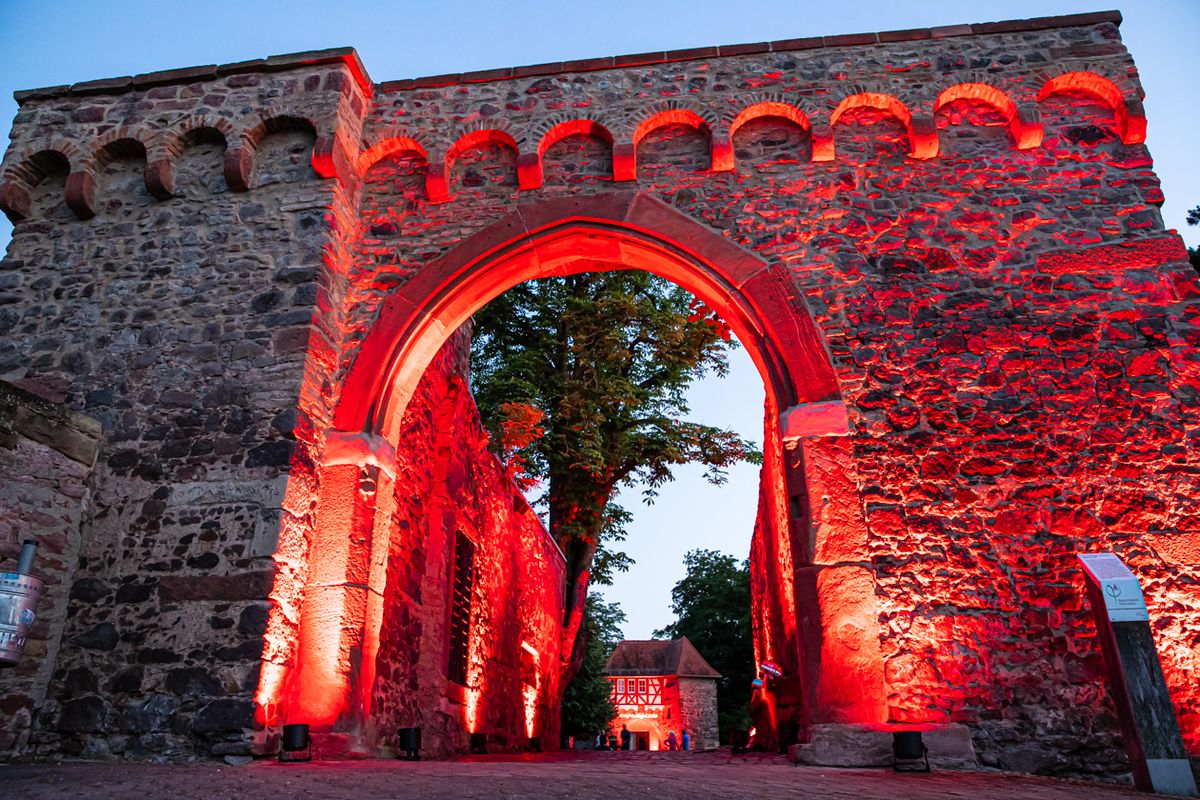 Ein Schloss sieht rot Foto