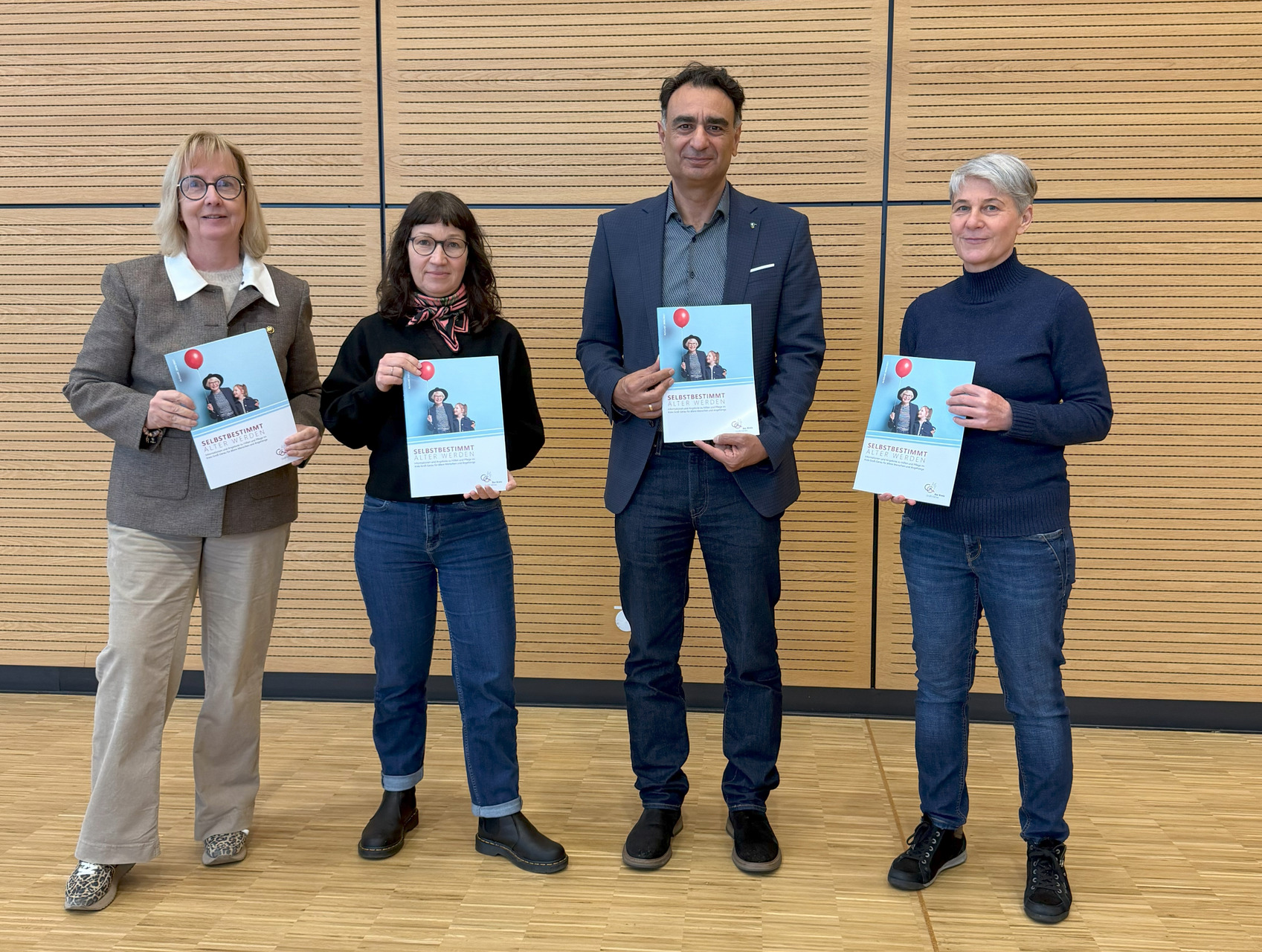 Präsentation Broschüre „Selbstbestimmt älter werden“ Foto