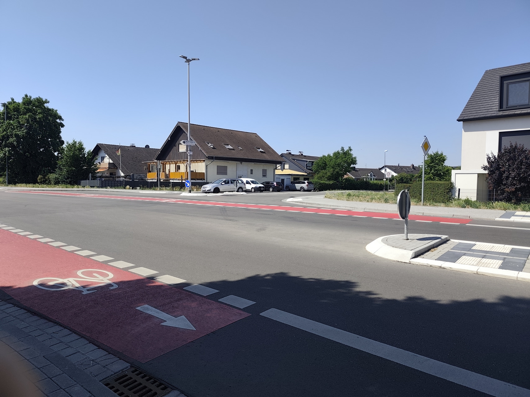 Radfahrstreifen innerhalb der Ortsdurchfahrt Stockstadt Foto