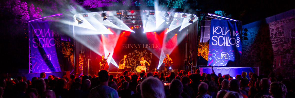 Skinny Lister Volk im Schloss Foto