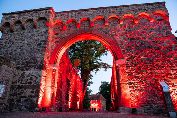 Ein Schloss sieht rot Foto