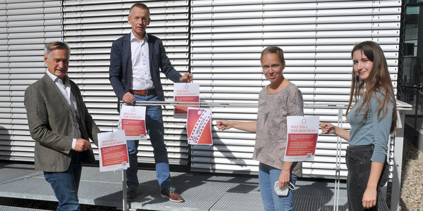Kleiderbügelaktion Foto