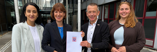 Bescheidübergabe Foto