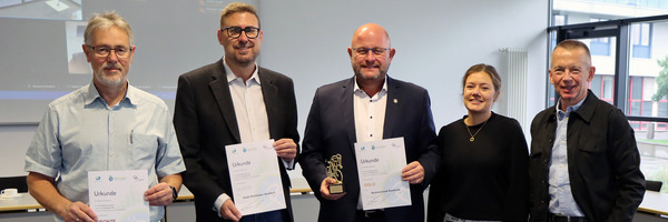 Urkundenübergabe Foto