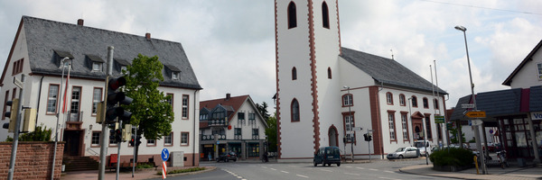 Rathaus & Kirche Dornheim Foto