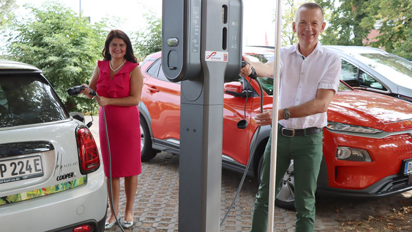 Einweihung Ladesäulen Foto