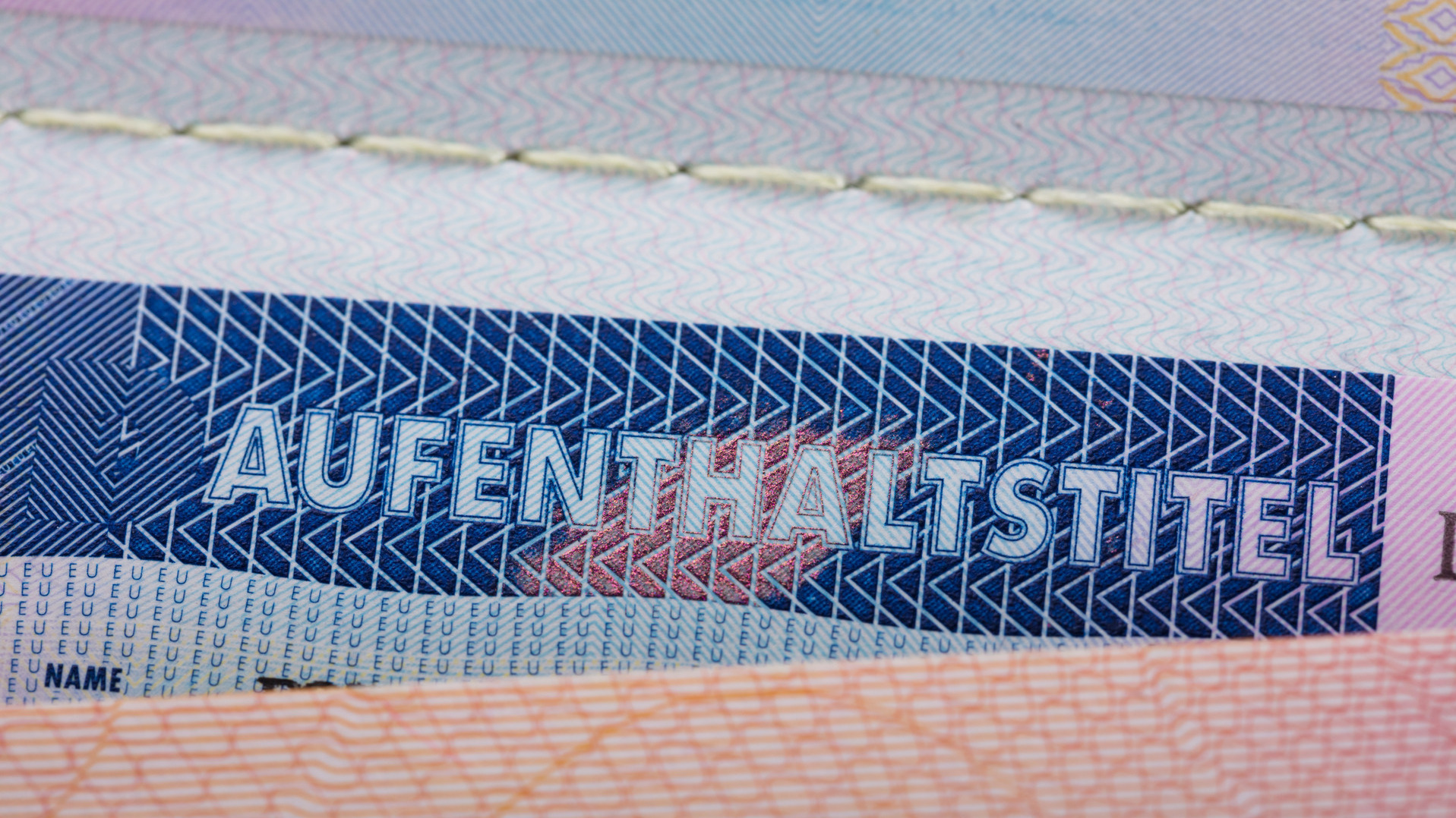 Text "Aufenthaltstitel" auf Pass Foto