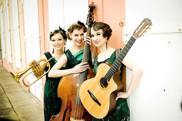 Zucchini Sistaz Foto
