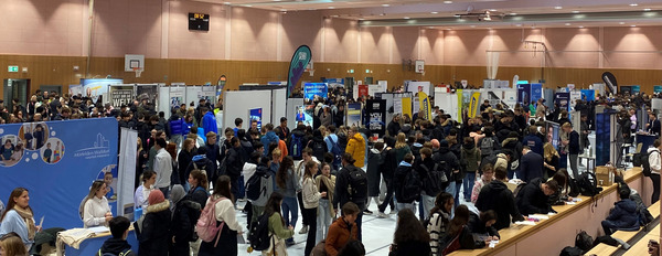 Ausbildungsbörse Foto