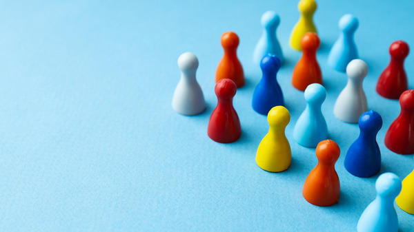 Bunte Spielfiguren Foto
