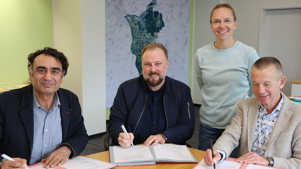 Vertragsunterzeichnung Foto