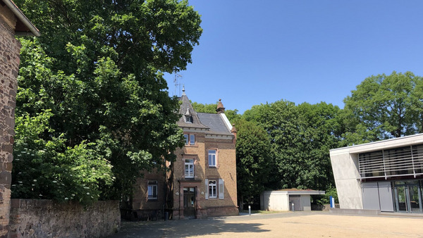 Schloss Dornberg Forsthaus Foto