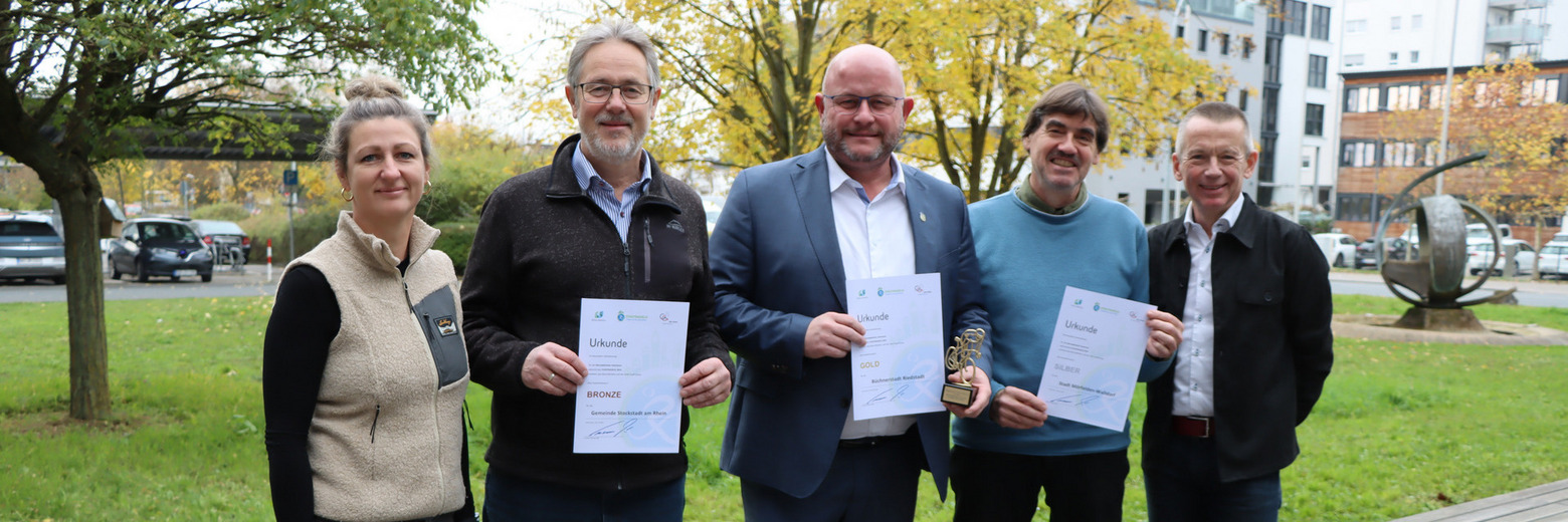 Urkundenübergabe Foto