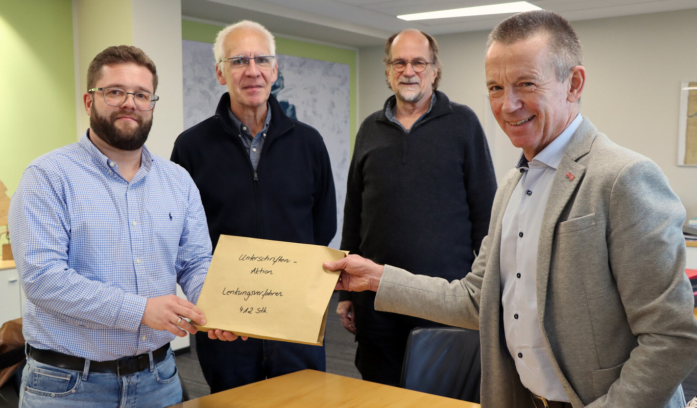 Unterschriftenübergabe Foto